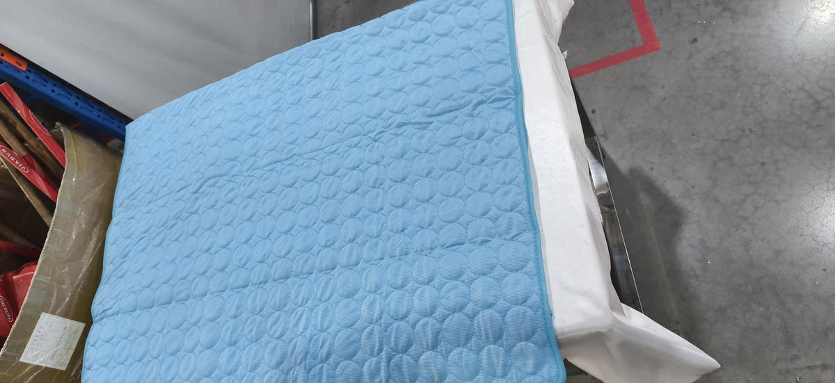 Portable Cooling Mat for Dogs & Cats – product image 9